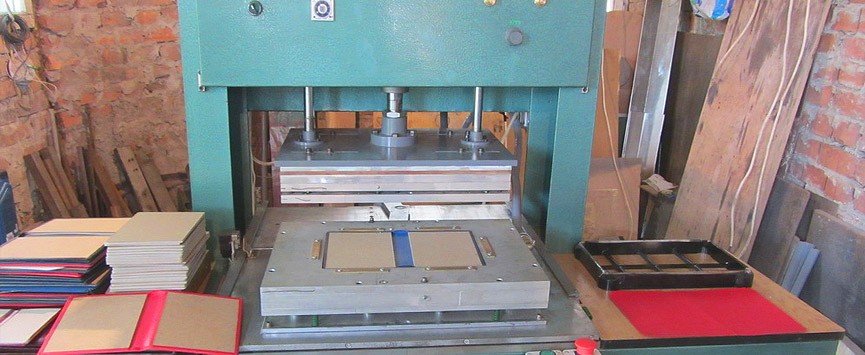 Полуавтомат для изгот. твердой обложки с закругленными углами WAKOMAT Полуавтомат для изгот. твердой обложки с закругленными углами WAKOMAT